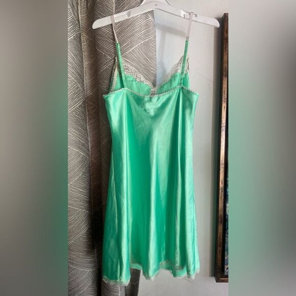 Victoria’s Secret Chemise Gown Green Satin Lace Lingerie Slip Sz Large NWT - Picture 3 of 11